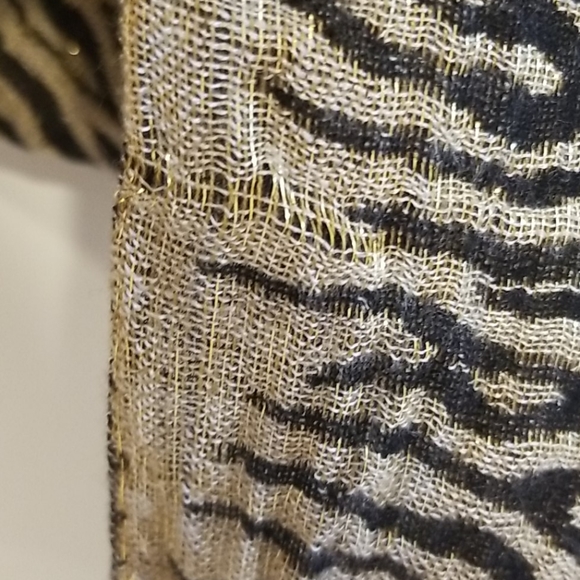 Wrap/scarf - Picture 3 of 4